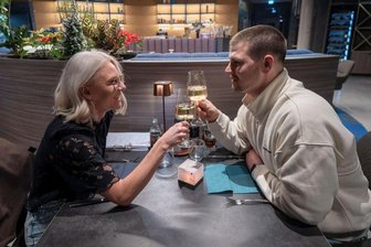 Diese neun Restaurants und Lokale in Sachsen sollten Sie 2026 auf dem Schirm haben - Skylounge Plauen: Laura und Pascal Schwartz genossen ihre Datenight.