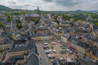 „Diese Orte drohen auszubluten“ - Elf sächsische Städte drängen auf faire Strukturpolitik für Regionen - Ein Netzwerk fordert, dass der ländliche Raum - wie Annaberg - stärker in den Blick rückt.