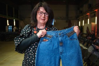 Diese Sächsin hat die DDR-Jeans erfunden - 1974 entsteht in der DDR Christine Werzners Entwurf für Jeanshosen für Männer: „Lößnitz 25“, benannt nach dem Geburtstag der nicht mehr ganz jungen Republik.