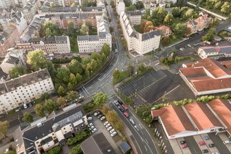 Diese Straßen sollen 2025 in Plauen erneuert werden - Der Verkehrsknoten an Reißiger Straße, Martin-Luther-Straße und Lessingstraße wird im nächsten Jahr durch einen ovalen Kreisverkehr ersetzt.