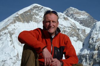 Diese ungewöhnliche Tour plant Extrembergsteiger Jörg Stingl aus Chemnitz - Jörg Stingl vor dem Mount Everest.