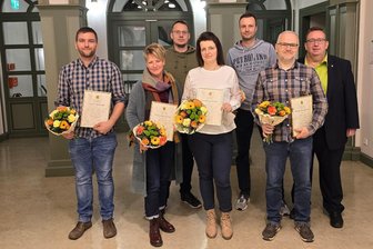 Diese Vogtländer setzen sich für ihren Heimatort den Hut auf - Die sechs Vorsteher der Oelsnitzer Ortsteile und OB Mario Horn (CDU, im Foto rechts).