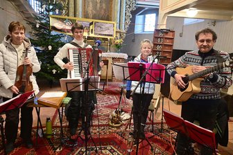 Diese Vogtländer spielen keltische Musik - Das ist die Gruppe Ministrel: Sabine Frank, Jana Fischer, Sigrid Seltmann und Thomas Seltmann (von links).