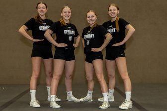 Diese Vogtländerinnen fliegen zur Cheerleading-WM in die USA: „Das ist ein Gefühl, welches sich gar nicht richtig beschreiben lässt“ - Sie vertreten Deutschland zur Cheerleading-Weltmeisterschaft in Orlando, von links: Hannah Persigehl, Fine Künzl, Leni Minnerop und Lillian Schwochow.
