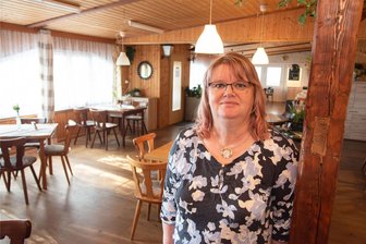 Diese Wirtin ist eine Institution in Oelsnitz - Dorit Golle betreibt seit 25 Jahren die Gaststätte „Nat-Nat“ des Gartenvereins Naturfreunde Oelsnitz in der Sperkenstadt.