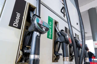 Diesel wieder billiger als E10 - Kurz nach Beginn des Iran-Kriegs hatte der Dieselpreis den für E10 überholt. Nun ist wieder E10 teurer. (Archivbild)
