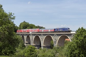 Dieselgestank auf RE-6-Linie: Test mit Zwischenwagen gescheitert - Der RE 6 mit Zwischenwaggon auf seiner Testfahrt im Mai auf der Strecke Chemnitz-Leipzig.