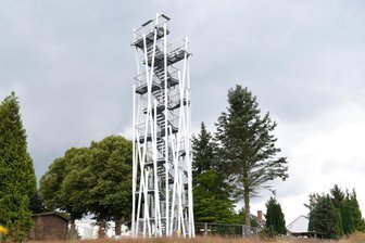 Dieser Aussichtsturm im Vogtland wird erstmals angestrahlt - Der Aussichtsturm in Remtengrün wird ab erstem Advent erstmals angeleuchtet.