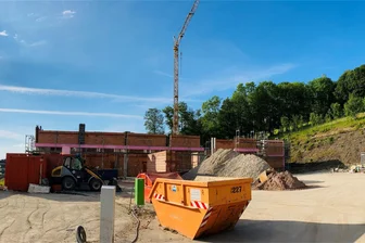 Dieser Einkaufsmarkt im Erzgebirge erhält eine Schönheitskur - An der Auer Straße in Bernsbach entsteht ein neuer Netto-Markt. Die alte Filiale wurde abgerissen.