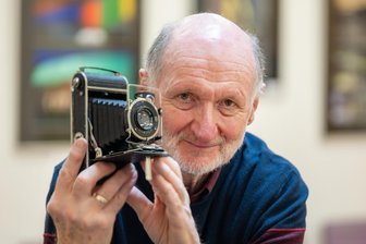 Dieser Plauener ist passionierter Fotograf: „Meine Kamera habe ich fast immer dabei – man könnte sonst Interessantes verpassen“ - Mit dieser Balkenkamera begann Jürgen Zorns Interesse für Fotografie.