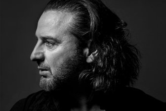 Dieser Plauener schaffte es auf die Bühnen Europas - Der in Plauen geborene und in Sopot lebende Künstler André Ochodlo.