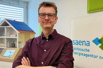 Dieser Sachse streitet gern mit Windkraftgegnern: "Man muss auf alles gefasst sein" - Lust auf Debatte: Hannes Gerold moderiert für die sächsische Energieagentur Saena Konflikte zwischen Bürgern und Windkraftfirmen.
