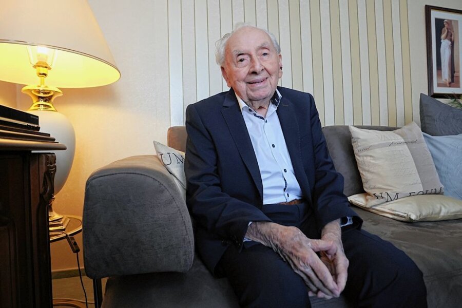 Dieser Zwickauer ist seit 103 Jahren auf der Welt und tief zufrieden mit dem Leben - Am Freitag feiert Heinz Baumann im Zwickauer Ortsteil Planitz seinen 103. Geburtstag. Auch wenn sich das Alter bemerkbar macht, hadert er nicht mit den Jahren, sondern ist zufrieden mit seinem Leben. 