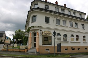 Dieses Café im Vogtland hat für immer geschlossen: Das ist der Grund - Das Café Syrau an der Bahnhofstraße hat seit kurzem geschlossen.