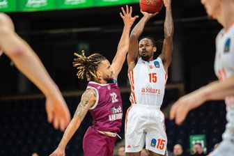 „Dieses Mal hat uns der Basketballgott belohnt“: die Stimmen zum Sieg der Niners Chemnitz in Litauen - Ty Brewer machte beim Sieg der Niners in Litauen 10 Punkte.