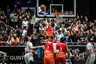 Dieses Mal kein Sieg in letzter Sekunde: Niners Chemnitz verlieren Spiel eins der Playoff-Serie gegen die MLP Academics Heidelberg - Es ging heiß her zwischen den Niners und den MLP Academics.