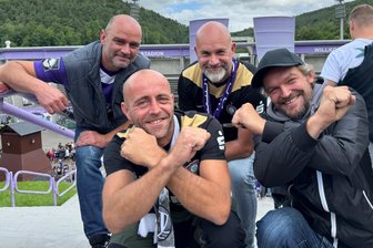 „Dieses Spiel macht Lust auf mehr“: Fanstimmen zum Ostderby zwischen Erzgebirge Aue und Rostock - Rocco Weidner, Roy Gahlert, Thomas Schramm und David Littmann (v. l.) verfolgten den Saisonauftakt im Stadion.