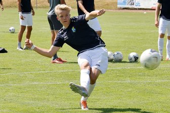 Jannick Wolter unterschreibt beim CFC einen Profivertrag.