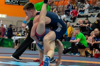 Diesmal soll es eine Medaille sein - Anton Vieweg (blaues Trikot), der hier während eines früheren Wettkampfes seinen Gegner aushebt, hat sich für die Junioren-Europameisterschaft viel vorgenommen. Der Lugauer möchte aufs Podest.