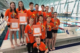 Diesterweg-Mädchen schwimmen der Konkurrenz davon - 