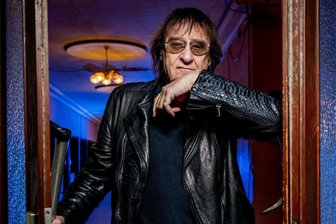 Dieter „Maschine“ Birr im Tivoli Freiberg: Ex-Puhdys-Frontmann blickt auf sein Leben zurück - Mit neuem Album und einem Buch feiert Dieter „Maschine“ Birr seinen 80. Geburtstag.