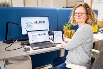 Digital, per App oder E-Paper: „Freie Presse“ berät zu Onlineangebot - Interessenten können sich von Anett Hofmann auch beim Einrichten der App helfen lassen.
