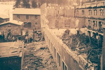 Digitale Archive geben längst Vergessenes frei - Historisches Bilddokument: Abriss- und Aufräumarbeiten im Januar 1908 an der kurz zuvor abgebrannten Weberei auf dem Areal der späteren Kunst-lederfabrik Tannenbergsthal. 
