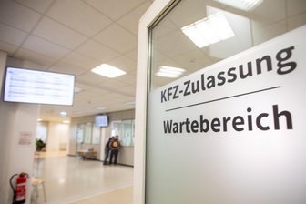 Digitale Kfz-Zulassung wird im Vogtland einfacher - Bürger ohne Personalausweises mit eID-Funktion, können sich vor Ort ausweisen.
