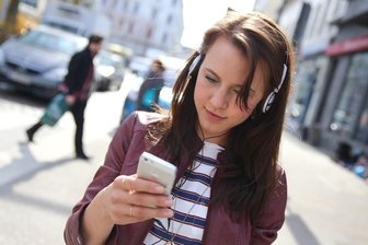 Digitale Lösungen in Ahaus abgeguckt - Audio-Guide statt Reiseführer aus Fleisch und Blut: Viele Städte und Gemeinden lassen sich derweil mit digitaler Anleitung per Smartphone erkunden. Auch das ist eine Option für Crimmitschau, das ständig nach neuen touristischen Angeboten für die Besucher des Zentrums sucht.