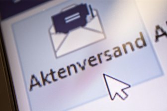 Digitale Stadtratsunterlagen: Wie im Plauener Rathaus die Papiereinsparung schöngerechnet wird - Elektronischen Akten sind seit Jahren auf dem Vormarsch, die Digitalisierung gilt als alternativlos. Doch schiefe Kostenvergleiche wirken wenig überzeugend.
