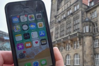 Digitales Rathaus in Chemnitz: Angebot wird größer, aber Bürger-App dauert - Die App für die schnelle Kommunikation mit dem Rathaus lässt zwar weiter auf sich warten, dafür bietet das Rathaus weitere Dienstleistungen an, die Einwohnerinnen und Einwohner mit mobilen Endgeräten wie einem Smartphone erledigen können.