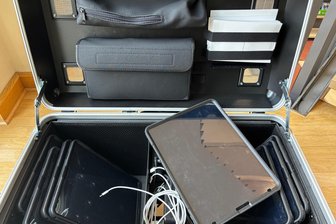 Digitalpakt Schule in Reichenbach auf der Zielgeraden - Ein Ladekoffer zum Laden mehrerer Geräte.