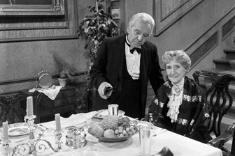 "Dinner for One" 2023: Sendetermine des beliebten Klassikers - "Dinner for One" hat sich seit 1963 zu einem fester Bestandteil des Silvester-Fernsehprogramms in Deutschland entwickelt.