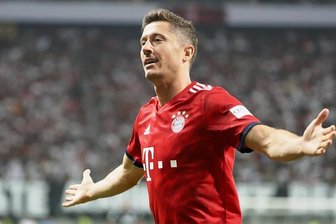 Dinner for One - Will eigentlich weg, muss aber bleiben: Tormaschine Robert Lewandowski. Der aktuelle Vertrag des Polen beim FC Bayern läuft noch bis 2021, in dieser Saison traf der Bundesligaschützenkönig der Vorsaison in zwei Pflichtspielen der Münchner schon wieder viermal ins Tor.