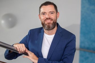 Diplomat in Turnschuhen: Das ist der neue Direktor an der Dittes-Oberschule in Plauen - Der neue Direktor der Dittes-Oberschule heißt Tobias Bürger. Er unterrichtete zuletzt an der Hufelandschule im Chrieschwitzer Hang.