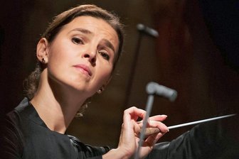 Dirigentin Oksana Lyniv ist Mozart-Preisträgerin - Ändert Tradition mit ihrem Marsch durch die Klassik-Institutionen: Dirigentin und Mozart-Preisträgerin Oksana Lyniv.