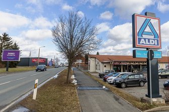 Discounter Aldi verlässt in Reichenbach den Standort an der Zwickauer Straße - Die Tage im Flachbau an der B 173 sind offenbar gezählt, der Mietvertrag für Aldi läuft Ende des Jahres aus. 