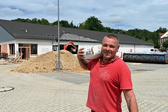 Discounter eröffnet im Herbst einen Markt an der Zwickauer Talstraße - Thomas Göschel vom gleichnamigen Montagebetrieb aus Treuen ist am Umbau des ehemaligen Pfennigpfeiffers zu einem Netto-Markt mit beteiligt. 
