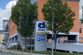 Diska bleibt: Stadt Wilkau-Haßlau investiert 8000 Euro in Reparaturen für Einkaufsmarkt - Der Diska-Markt bleibt bis mindestens 2029 in Wilkau-Haßlau.