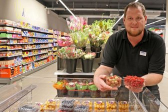 Diska-Eröffnung beendet Leidenszeit in Weißenborn - Marktleiter Michael Ludwig an seinem neuen Arbeitsplatz. Nach Plus (1997 bis 2003) und Penny (2003 bis 2020) lädt an der Crimmitschauer Straße 90 in Weißenborn jetzt Diska zum Einkauf ein.
