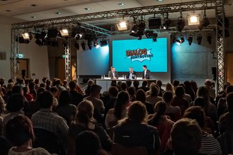 Diskussion, Musik und Kinderyoga: Vier Tipps für die Woche in Mittelsachsen - Die Reihe „Dialog kontrovers“ startet wieder in Mittweida. Thema: Künstliche Intelligenz.