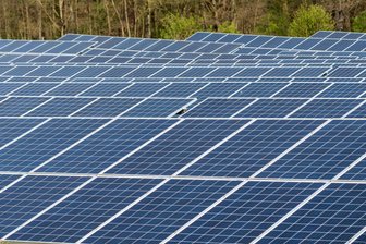 Diskussion um Windräder und Solarparks im Erzgebirge - Das könnte die Lösung sein - In Niederdorf und Gornsdorf wurde dieser Tage über Solarparks diskutiert.