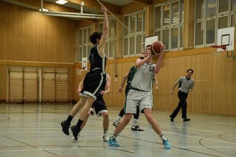 Dittersbacher Korbjäger können Größenvorteile gegen Dresden nicht nutzen - Die Dittersbacher um Laurin Kurth kassierten die zweithöchste Niederlage der Saison gegen den USV TU Dresden.