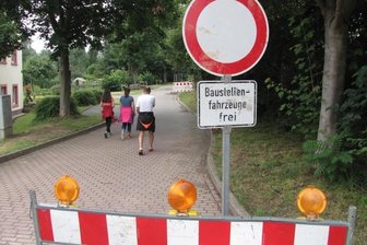 Dittmannsdorfer brauchen Geduld - Zwar herrscht aktuell Ruhe an der Dittmannsdorfer Dorfstraße, doch sind die Arbeiten noch nicht abgeschlossen. 