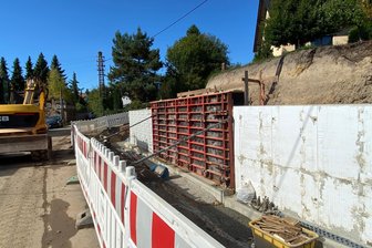 Dittmannsdorfer Straße in Penig: Neue Stützwände machen Weg für Straßensanierung frei - In der Dittmannsdorfer Straße in Penig werden sämtliche Stützwände erneuert.