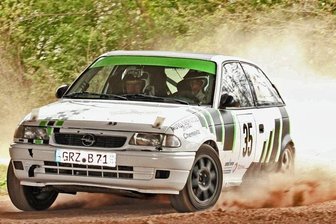 Diva nimmt letzten Anlauf - Gelungener Re-Start nach Motorschaden oder böses Erwachsen: Die Roland-Rallye wird für Bernd Knüpfer und Daniel Herzig in ihrem Opel Astra OPC zum Zünglein an der Waage.