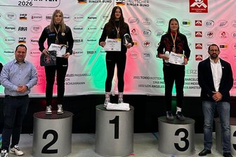 DM-Doppelerfolg: Erzgebirgerinnen dominieren auf der Ringermatte - Melanie Lorenz (1.) und Annalena Landgraf (2.) auf dem DM-Podest.