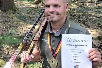 DM-Gold geht ins Vogtland - Benjamin Sandig wurde im niedersächsischen Volkmarshausen Deutscher Meister mit dem Jagdbogen.