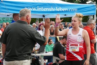 DM soll Leichtathleten aus dem Erzgebirge als Sprungbrett zu Olympia dienen - Wie hier in Thum hofft Trainer Sven Lang auch in Braunschweig auf einen starken Auftritt von Katharina Maisch.