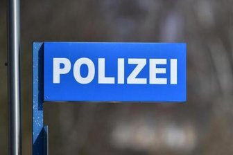 Döbeln: Einbrecher stehlen Schmuck aus Einkaufszentrum - Unbekannte Diebe sind gewaltsam in ein Einkaufszentrum auf der Bäckerstraße eingedrungen. Es liegt ein saftiger Sachschaden vor.